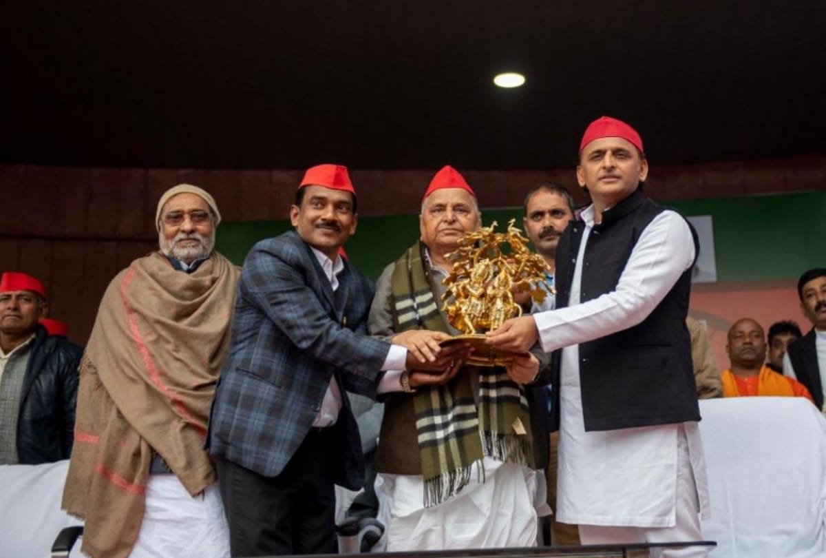Hindu Vahini president Sunil Singh and many BSP leaders join SP
