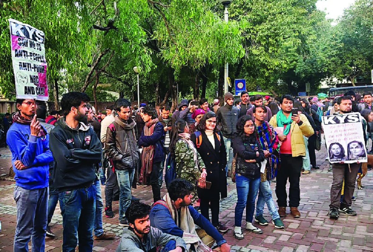 Rohit Vemula's anniversary celebrated by burning CAA draft in DU