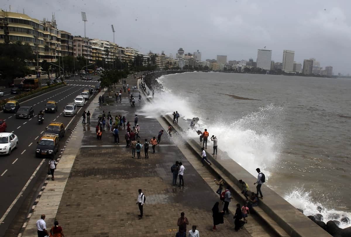 Interesting facts about Marine Drive Mumbai best Places to Visit in Mumbai things to do