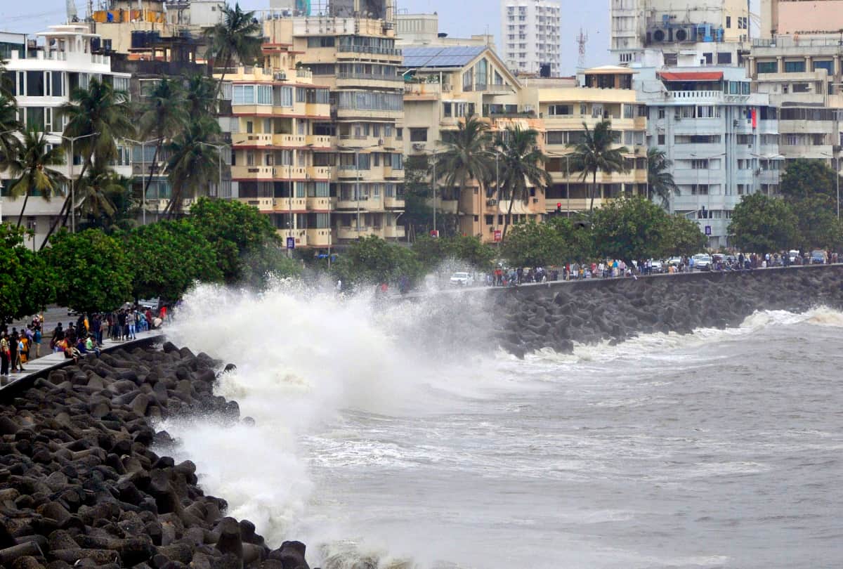 Interesting facts about Marine Drive Mumbai best Places to Visit in Mumbai things to do