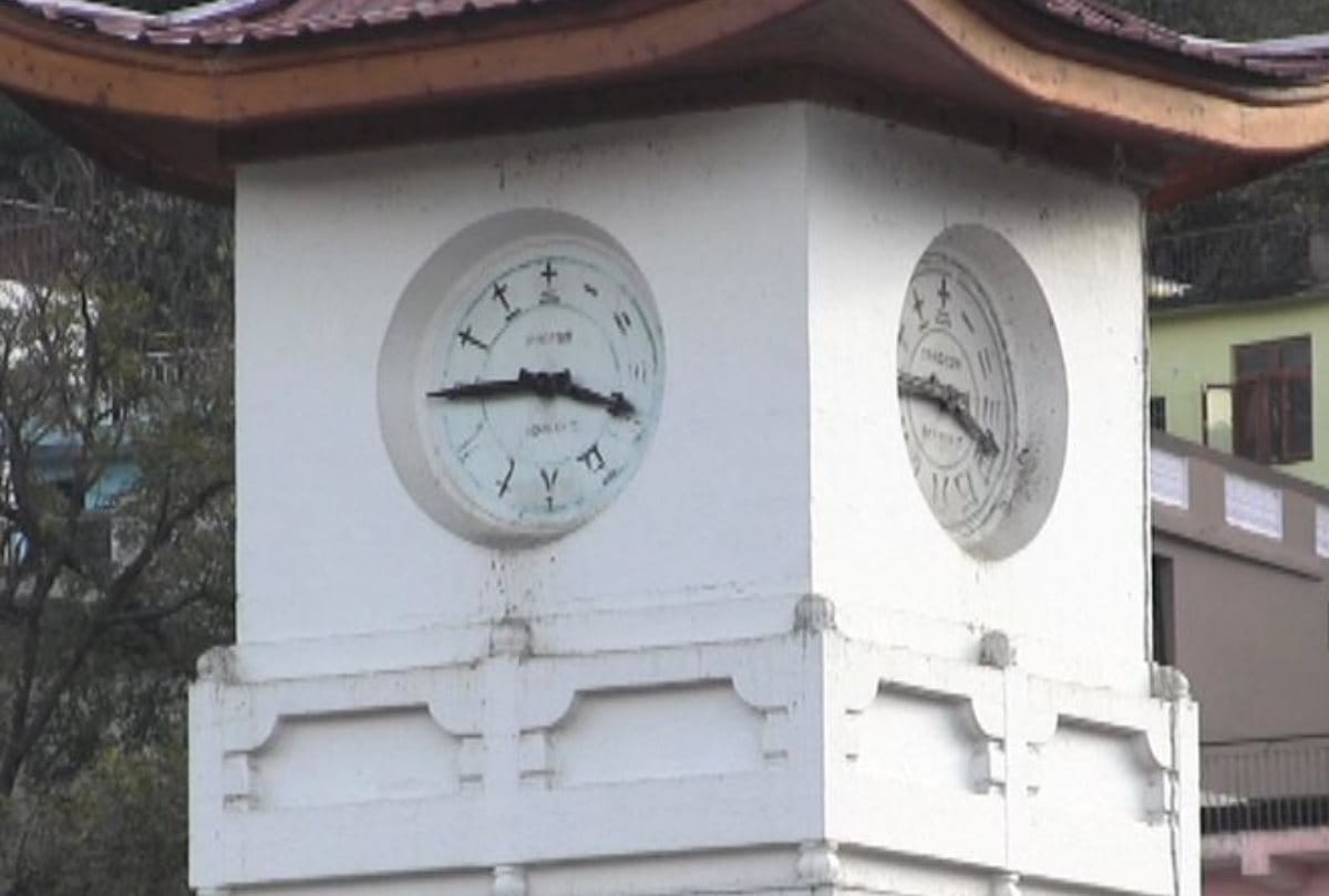otor Mechanic repaired historic Ghanta ghar clock in mandi in himachal pradesh
