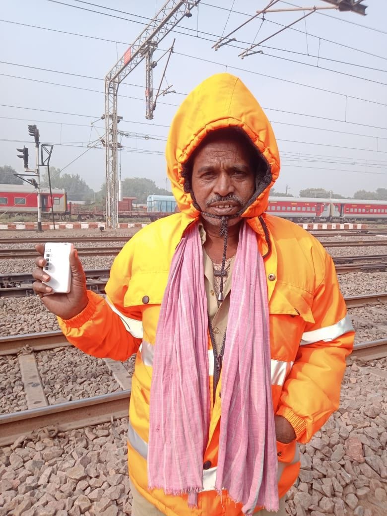 railway provide sefty jacket to workers