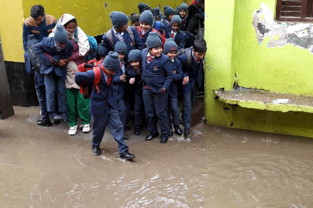 Unseasonal rains increased the risk of diseases