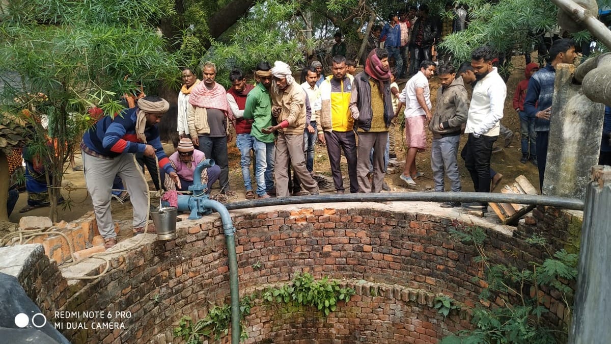 On the protest of the family members, the lovers jumped in the well