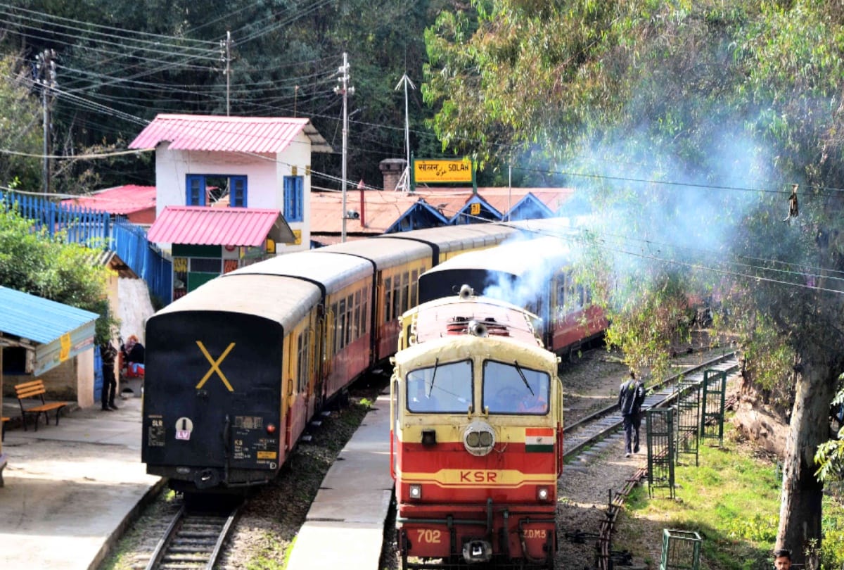 indian railways earned 9000 crore through cancel ticket and waiting cancellation, Revealed in RTI