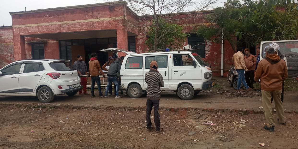 lakhanoo ghoomane nikale the, eksapresave par milee maut
