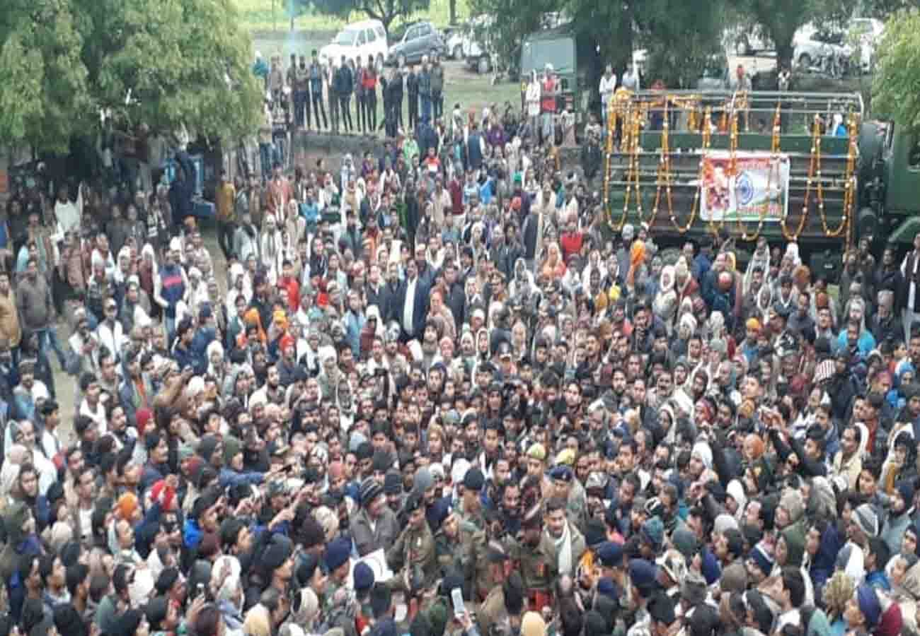 dead body of martyrs dharmendra reached his village ghatampur