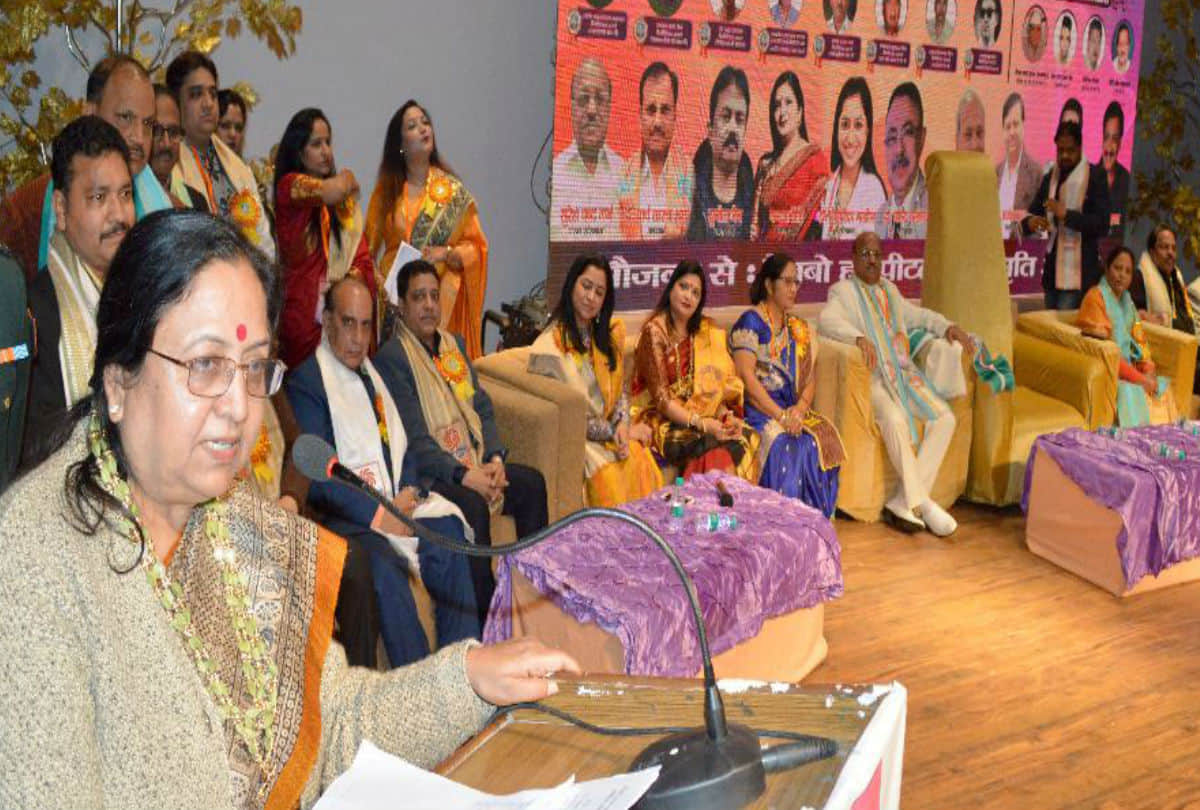 Leaders Agra Award Distributed by Uttarakhand Governor Baby Rani Maurya
