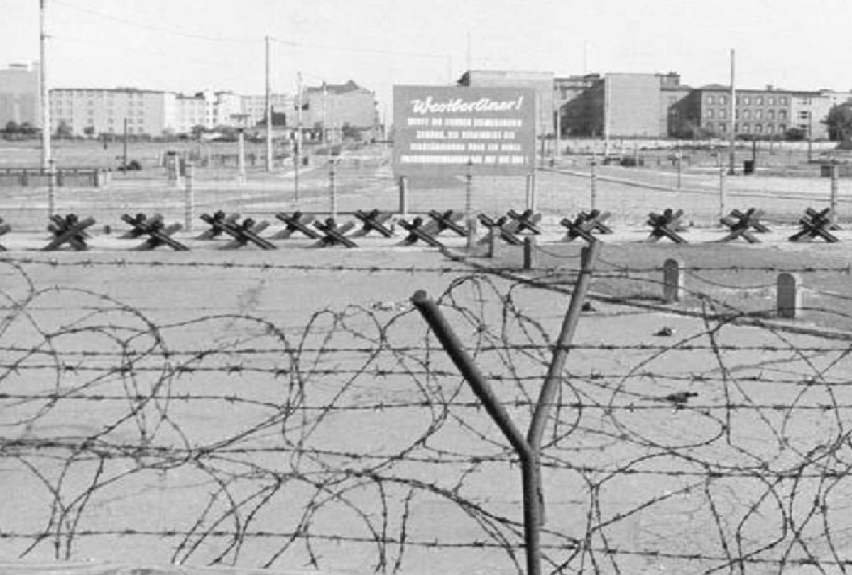 History of Berlin wall that divided germany into two parts in a single night