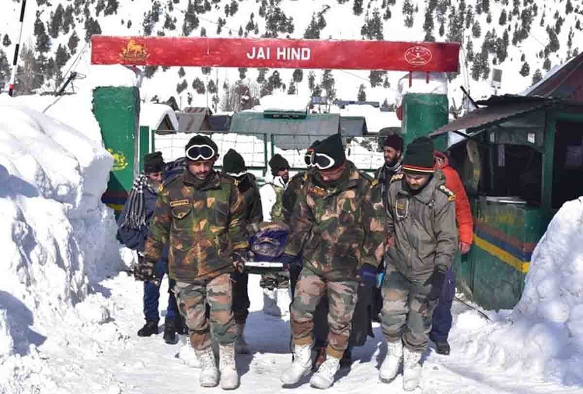 Indian Army carried critically ill pregnant woman and airlifted her for specialised medical care