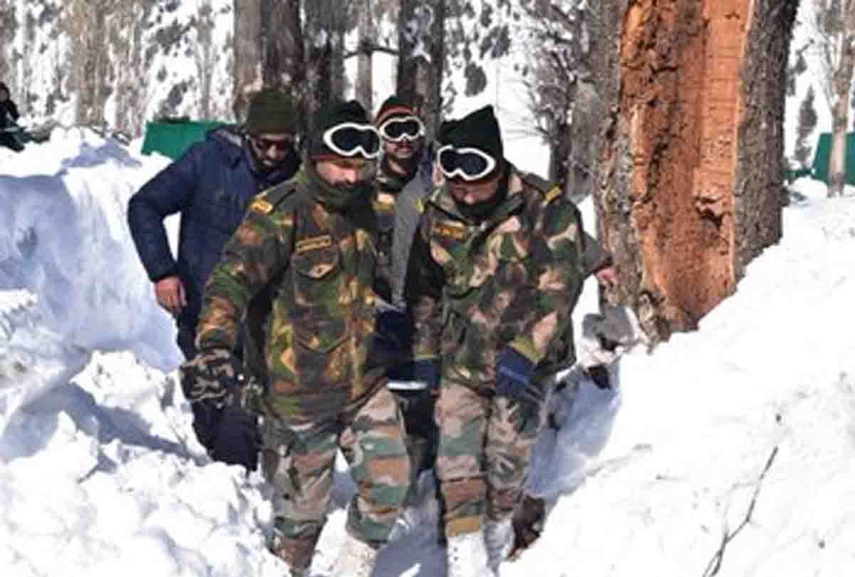 Indian Army carried critically ill pregnant woman and airlifted her for specialised medical care