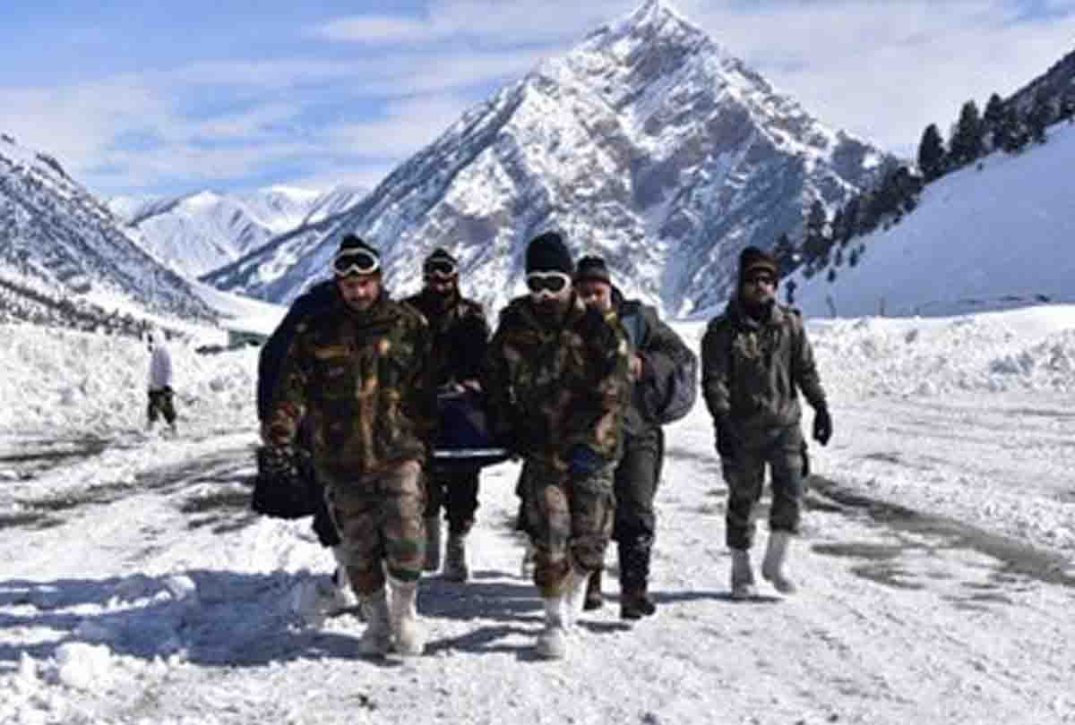 Indian Army carried critically ill pregnant woman and airlifted her for specialised medical care