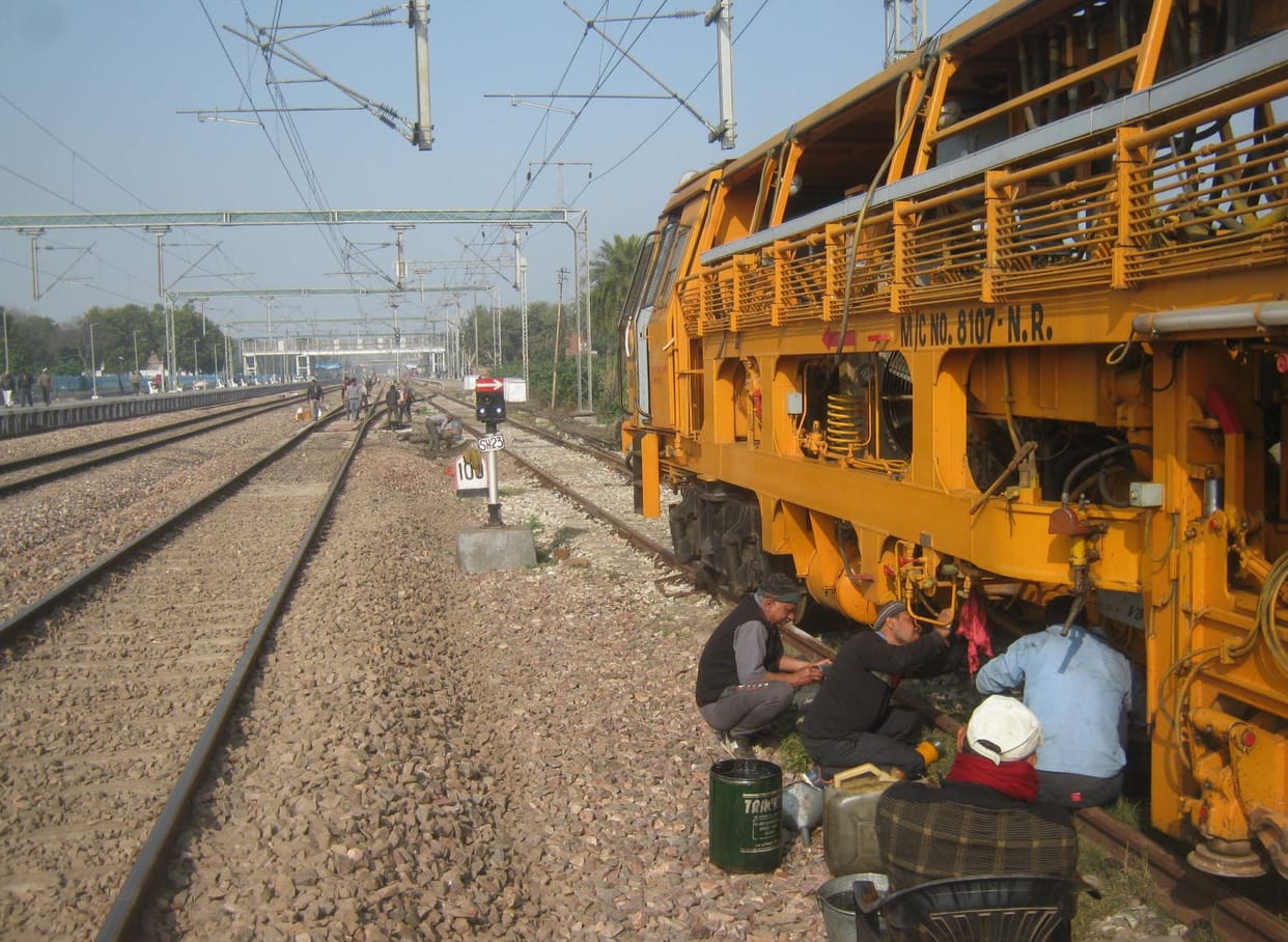 Changing the track's old sleepers