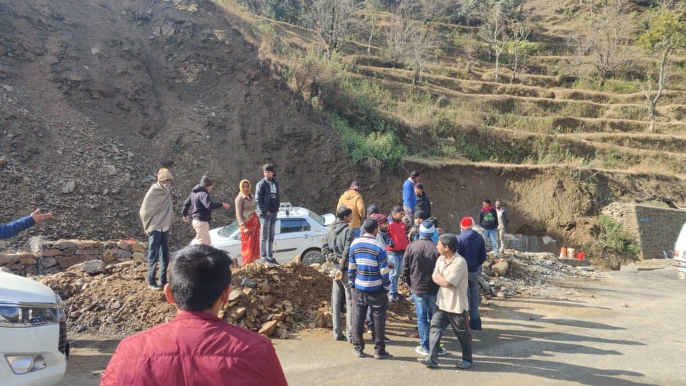 Over Speed Car Crushed many labourers on pithoragarh champawat Highway