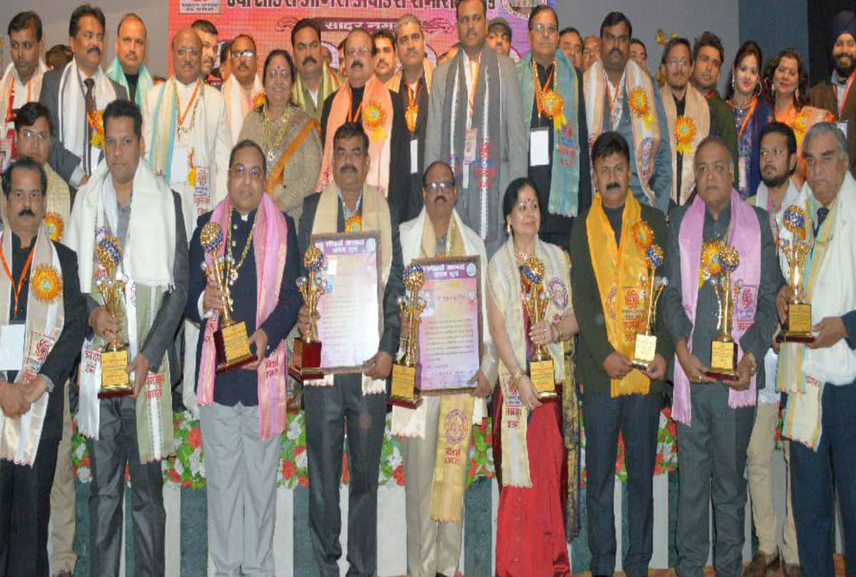 Leaders Agra Award Distributed by Uttarakhand Governor Baby Rani Maurya