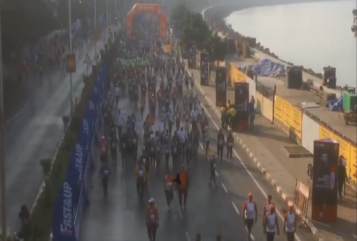 Tata Mumbai Marathon 64 year old Gajanan Maljalkar died of cardiac arrest, 7 people admit hospital