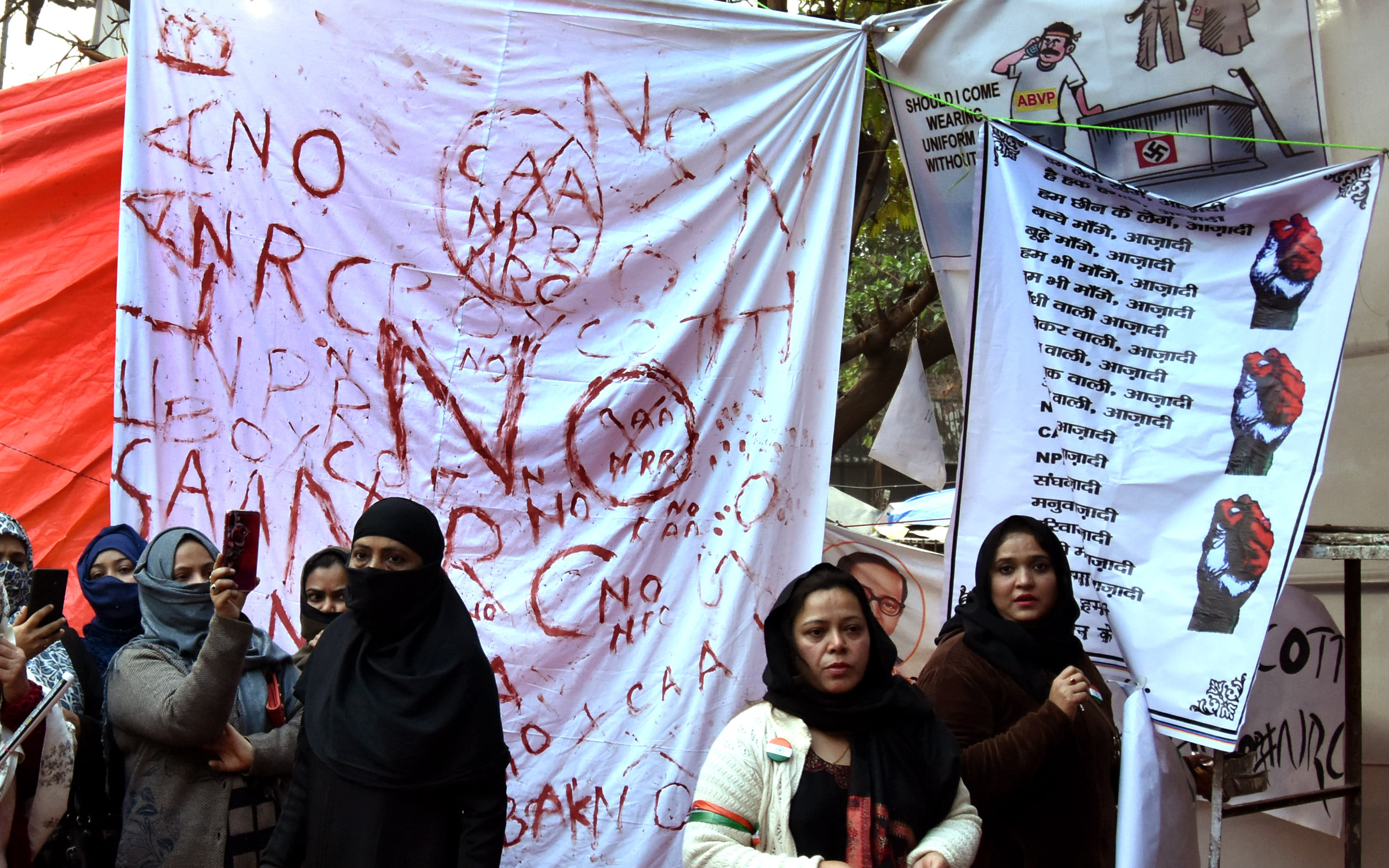 The seventh day continues to picket, written with blood, CAA-NRC not accepted