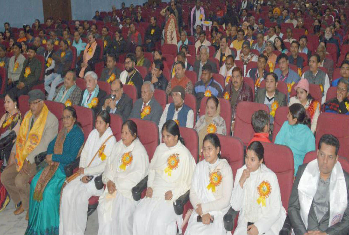 Leaders Agra Award Distributed by Uttarakhand Governor Baby Rani Maurya