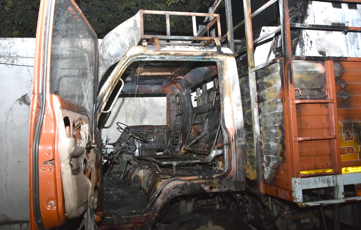 Prayagraj: Fire in truck parked in mall premises, 13 ATMs burnt