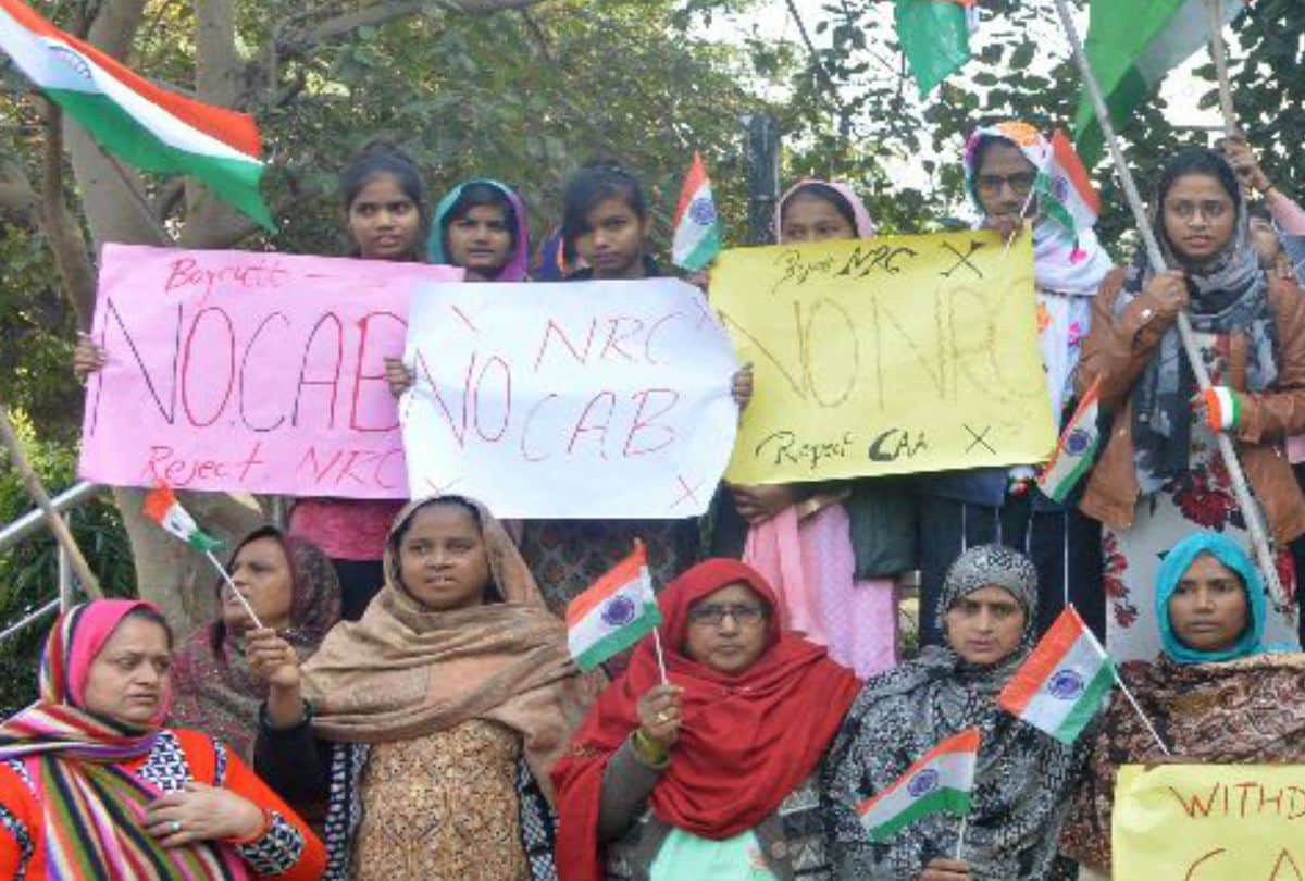 Woman Protest against Caa in Sanjay Place shaheed smarak Momorial