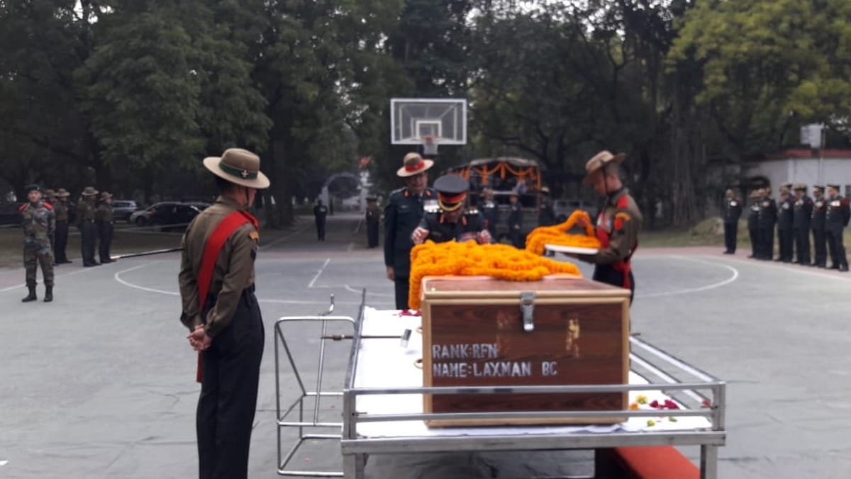 Rifleman Laxman VC body reached varanasi who martyr in avalanche in Kupwara Jammu Kashmir
