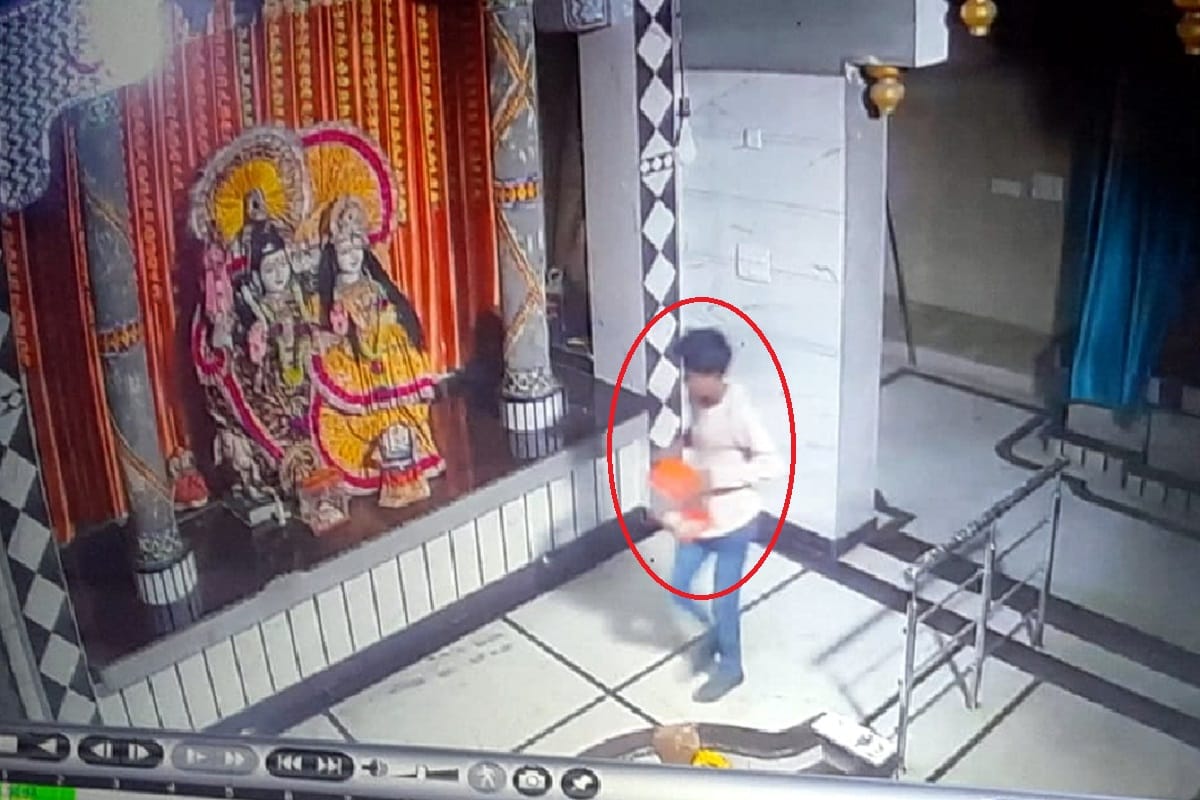 The theft in a temple by accused youth at Saharanpur city