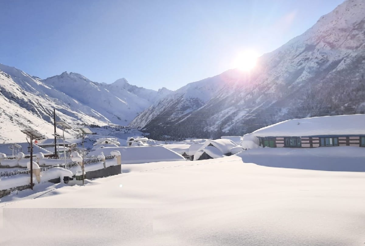 temprature of Six cities in Himachal in minus after snowfall, 127 roads blocked