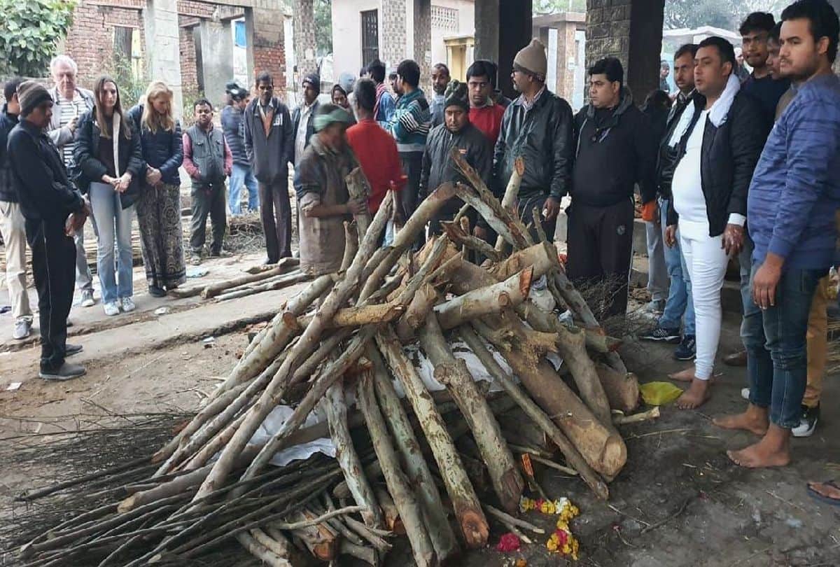 Thailand girl cremated by young man in agra