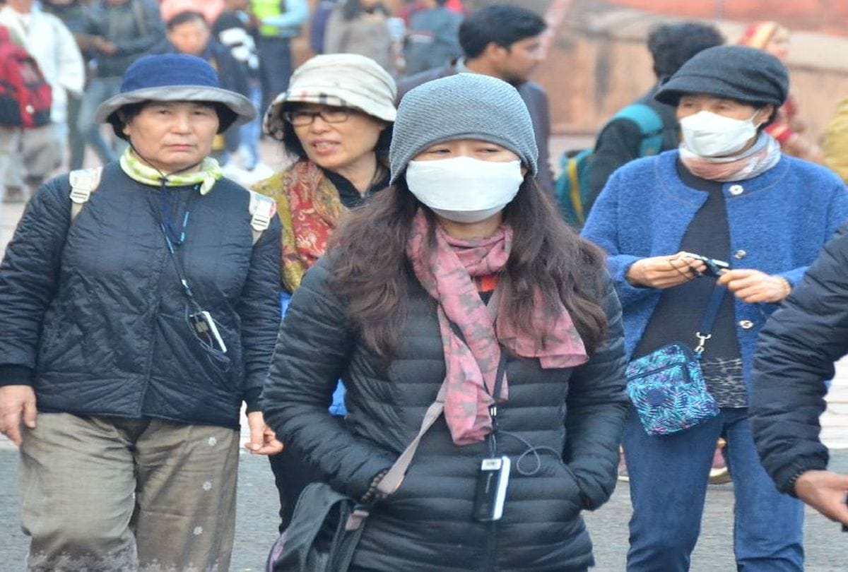 number of tourists dropped on weekends at Taj Mahal due to cold