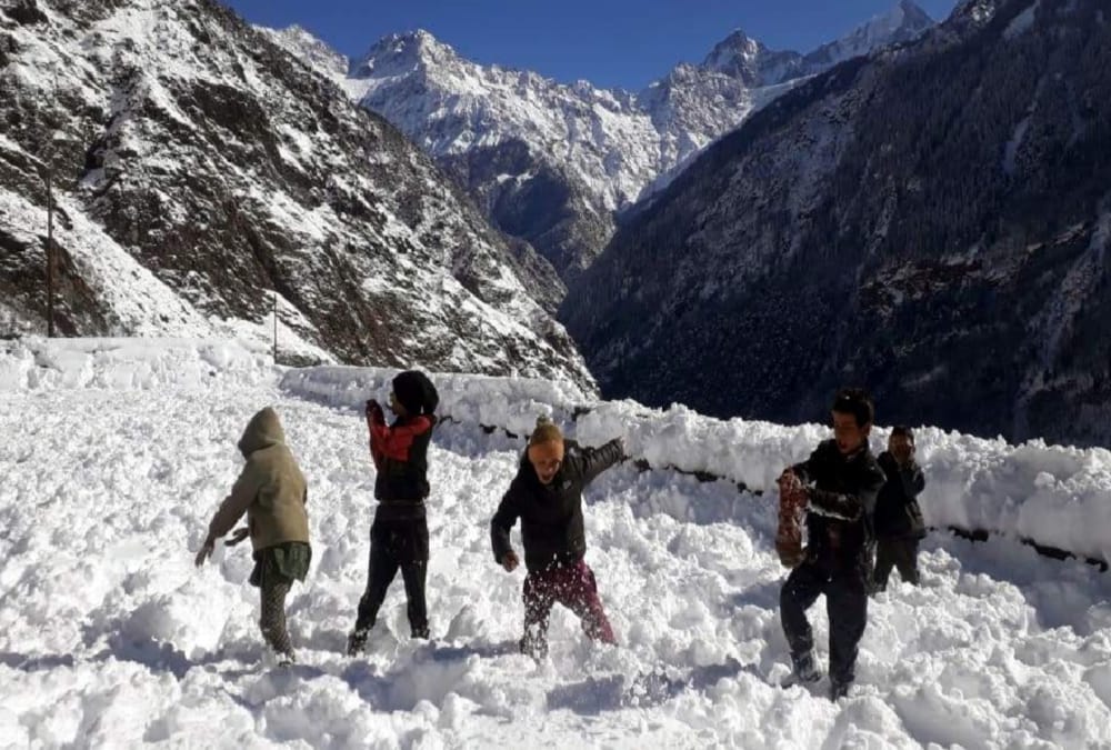 After Snowfall Stop Uttarakhand Mountain Shine Like Silver See Beautiful Photos