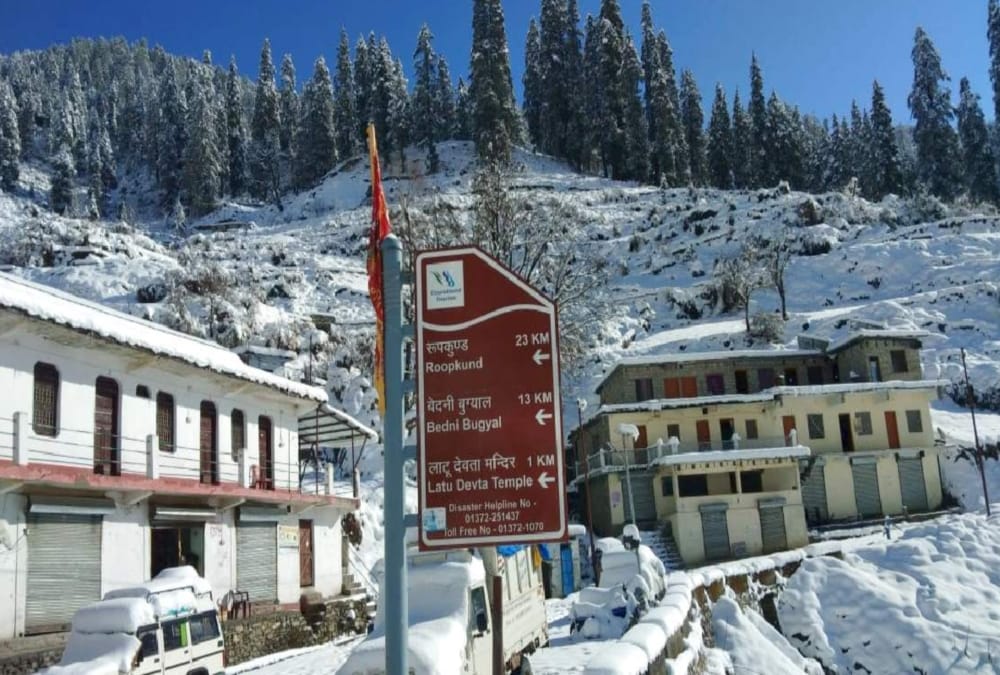 After Snowfall Stop Uttarakhand Mountain Shine Like Silver See Beautiful Photos