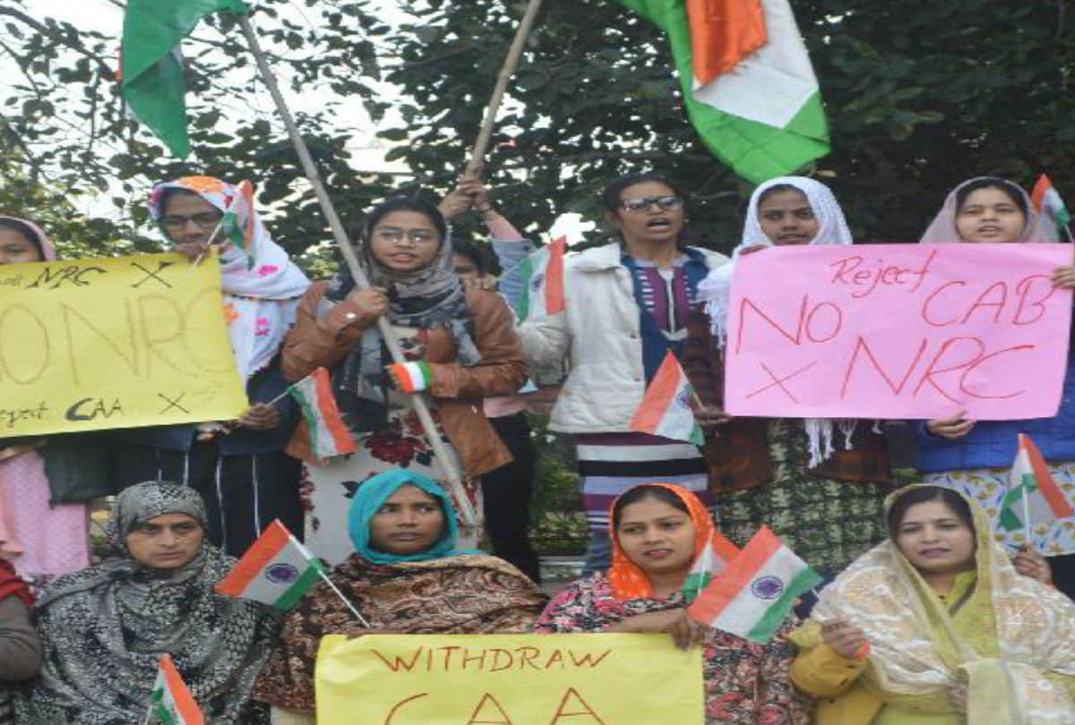 Woman Protest against Caa in Sanjay Place shaheed smarak Momorial