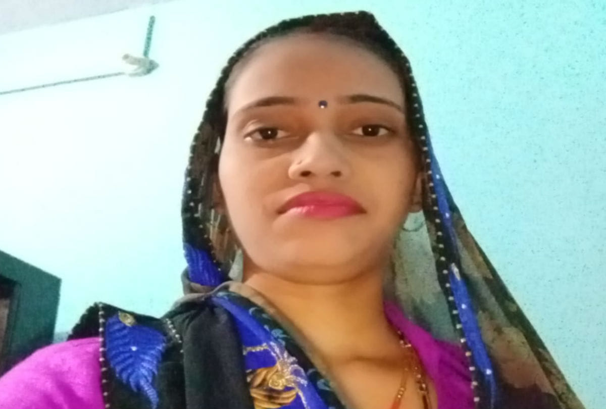 married woman's body found hanging in the house in mainpuri