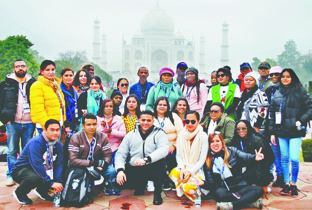 number of tourists dropped on weekends at Taj Mahal due to cold