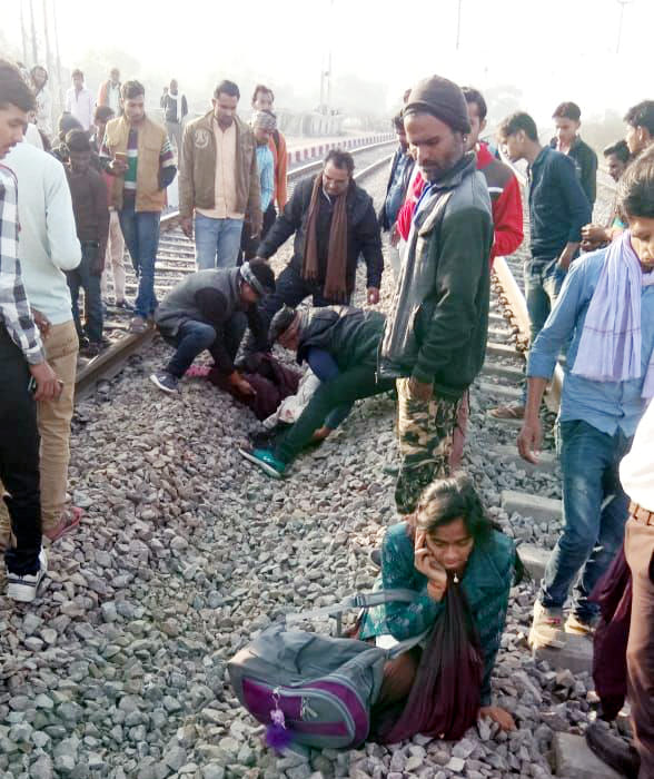 Chitrakoot: Girls falling from moving train, one dead and other serious