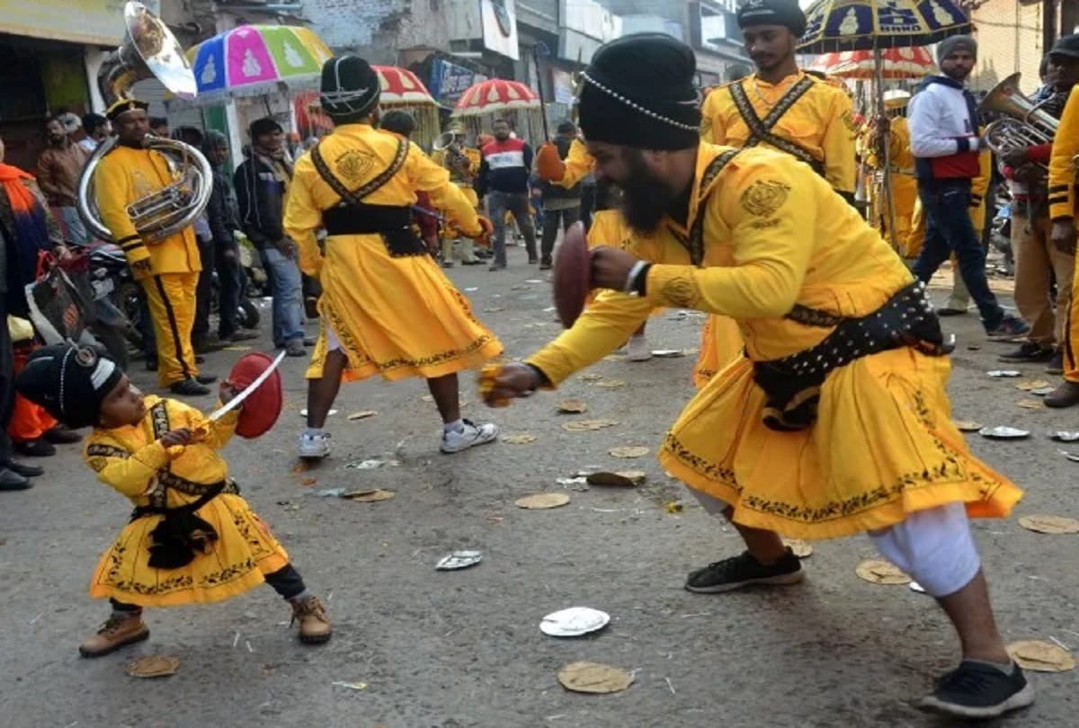 Khalsai Nagar Kirtan expresses the wave of social harmony in aligarh