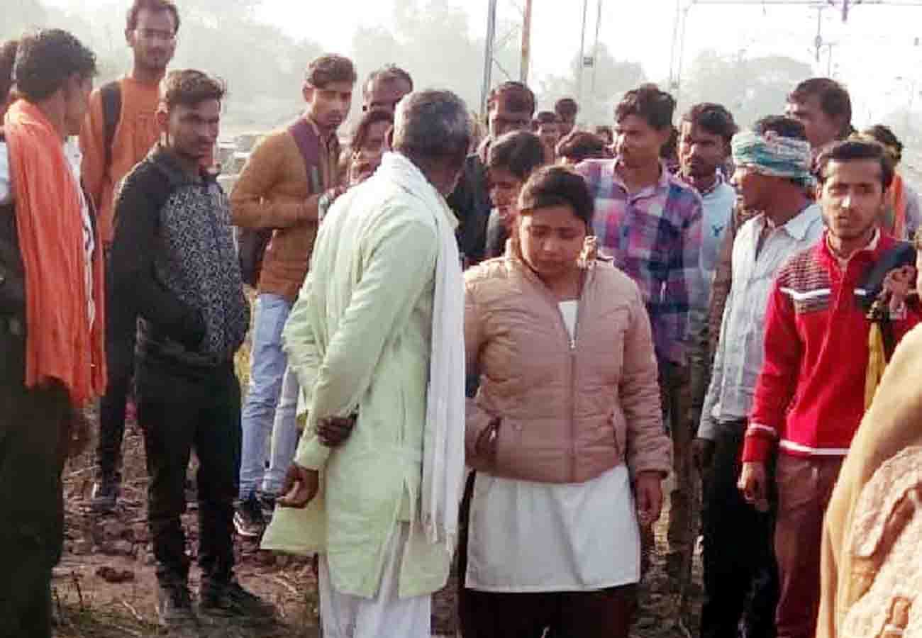 Two girls fell from the moving train, one dead in chitrakoot