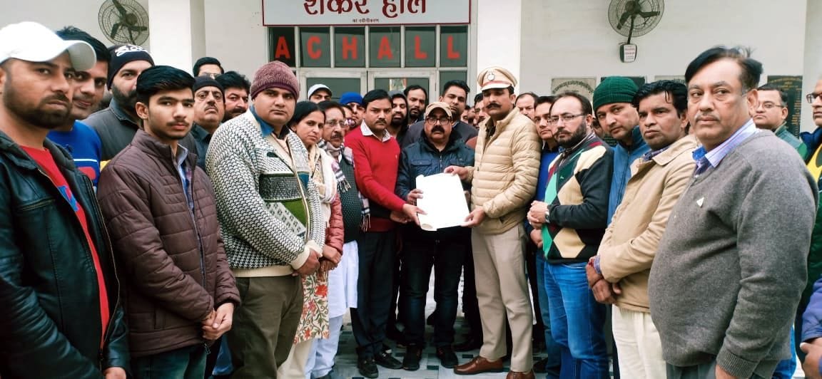 Protest against chicken biryan's langar in Abohar