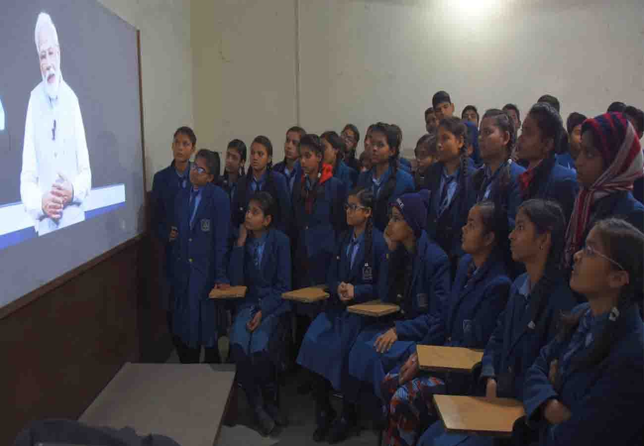 Students of kanpur arrived in Delhi to discuss the exam with PM Modi