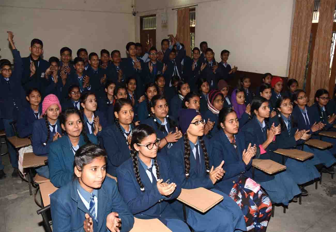 Students of kanpur arrived in Delhi to discuss the exam with PM Modi