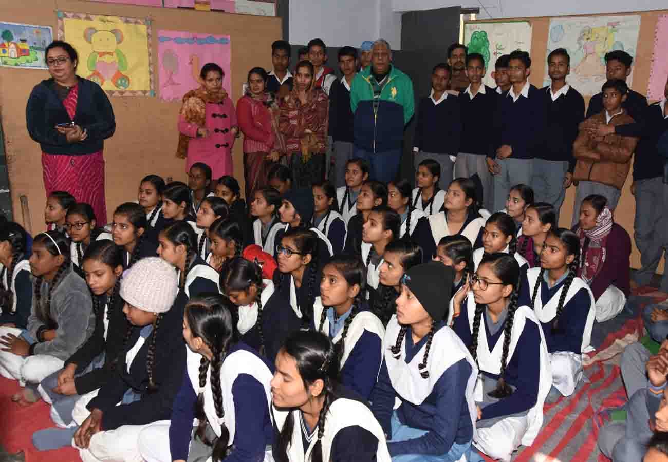 Students of kanpur arrived in Delhi to discuss the exam with PM Modi