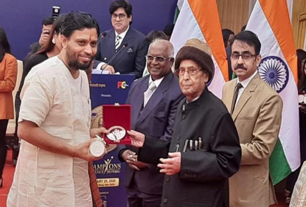 Acharya Balkrishna honored to Champions of Change Award 2019