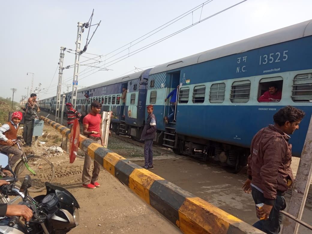 Passenger stood for 20 minutes due to engine failure