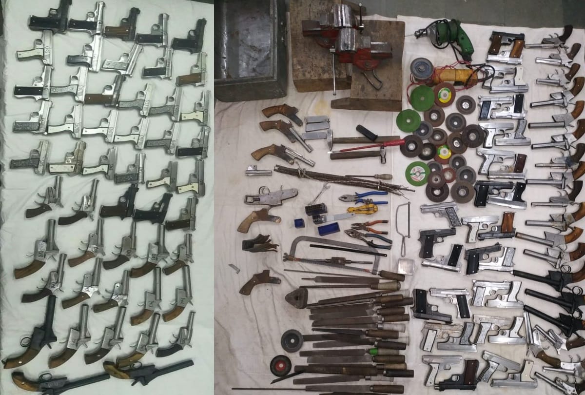 delhi police special cell arrested two arms supplier with 67 pistols and weapons