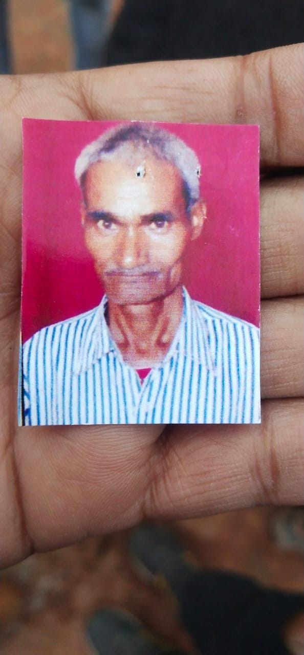 Car collides with a shopkeeper walking, dies