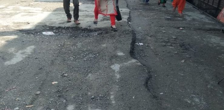 Highway turned into pits, fear of accident