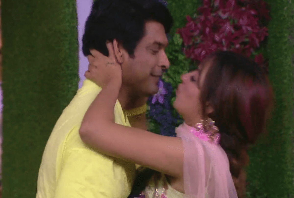 bigg boss 13 paras chhabra angry when mahira sharma kissed sidharth shukla
