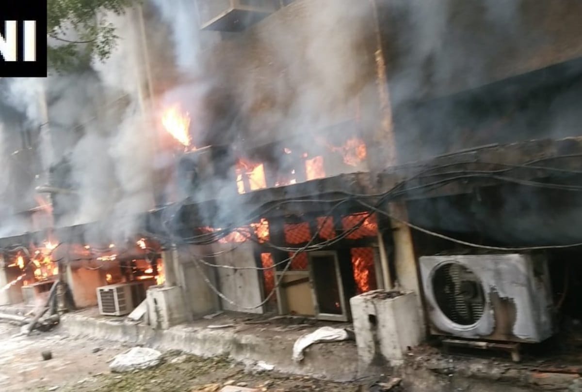 Delhi receives approx 70 fire calls everyday during summer says fire department