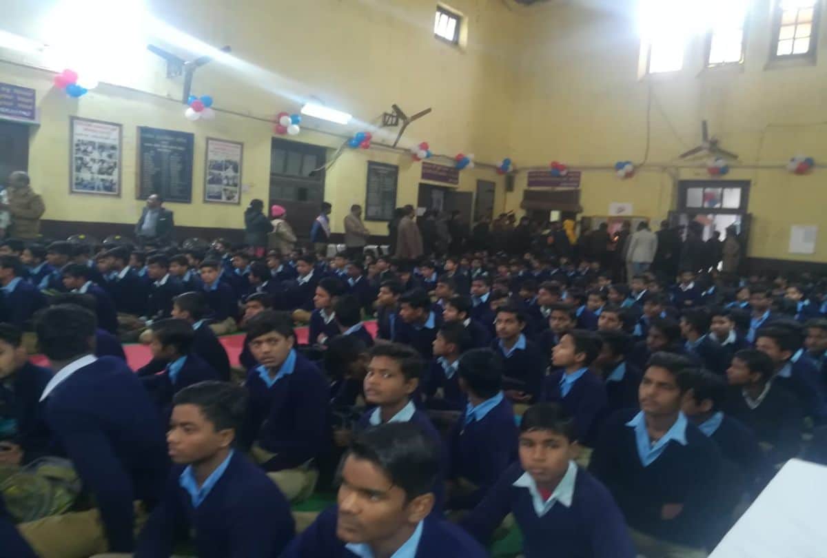 UPPSC Chairman Dr Prabhat Kumar Motivated to Students in GIC agra