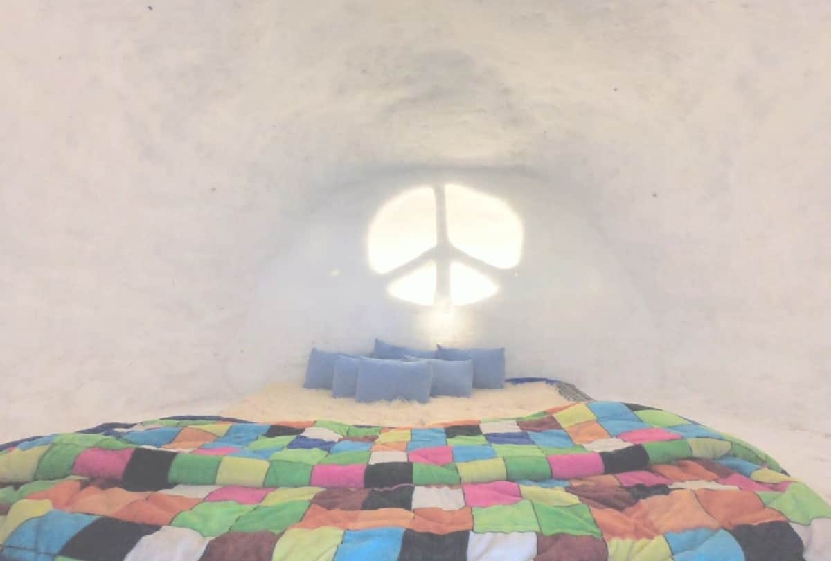 The igloo became a center of attraction at an altitude of nine thousand feet